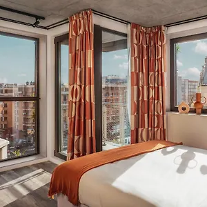 La Belle 4*, Paris France
